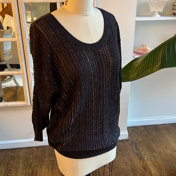 CLUB MONACO elongated pullover sz small, 3/4 sleeve. - Picture 1 of 6